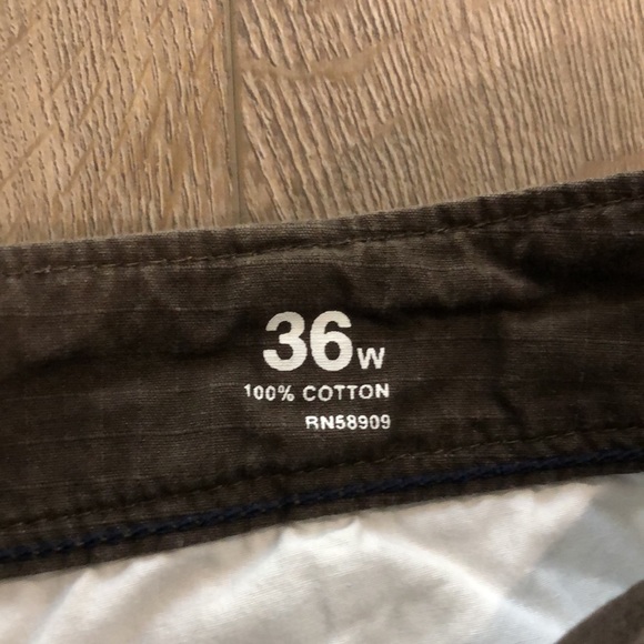 ROUNDTREE & YORKE 100% Cotton Cargo Shorts - Picture 4 of 5